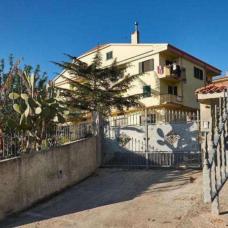 Bouganville House - Casa Vacanze Triparni エクステリア 写真