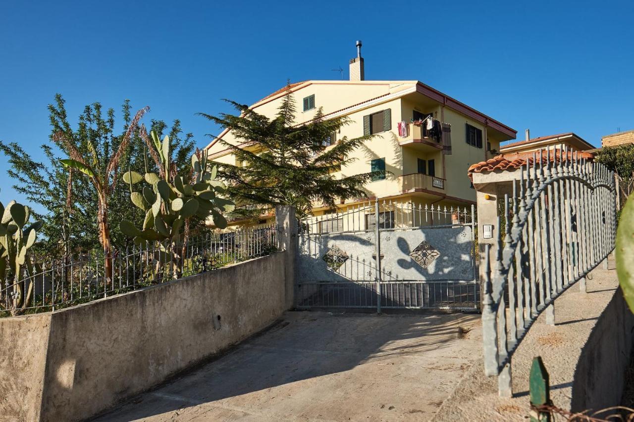 Bouganville House - Casa Vacanze Triparni エクステリア 写真