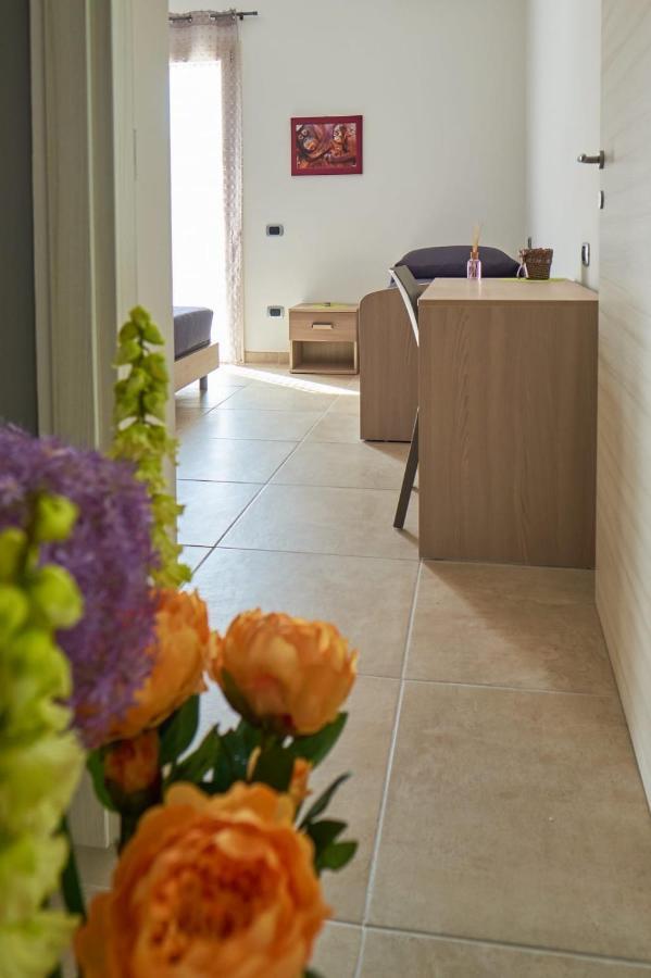 Bouganville House - Casa Vacanze Triparni エクステリア 写真